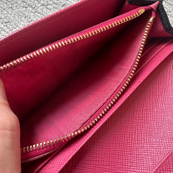 2 PRADA WALLETS!! 100% Authentic w/ Prada Gift Boxes Pink & Black RARE!! - Picture 7 of 14
